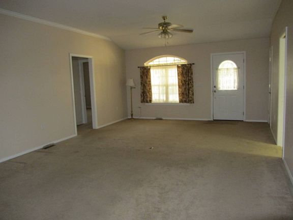 3rd image of 208 W Caddo Ave