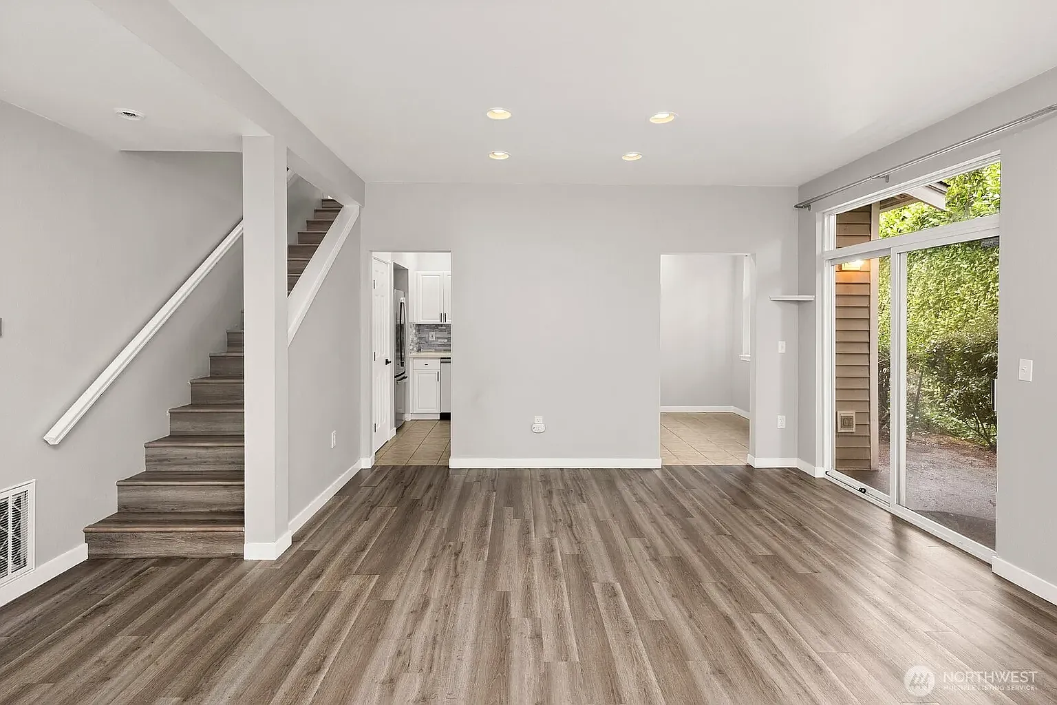 3 bed, 1364 sqft, $3,400 — Photo 3