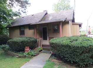 996 Robertson Rd, South Elgin, IL 60177