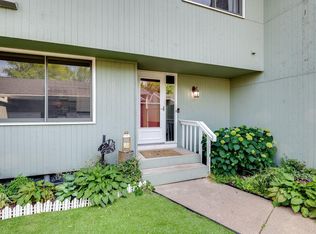 109 Canabury Ct, Little Canada, MN 55117