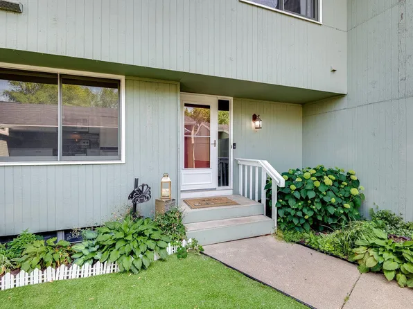 109 Canabury Ct, Little Canada, MN 55117