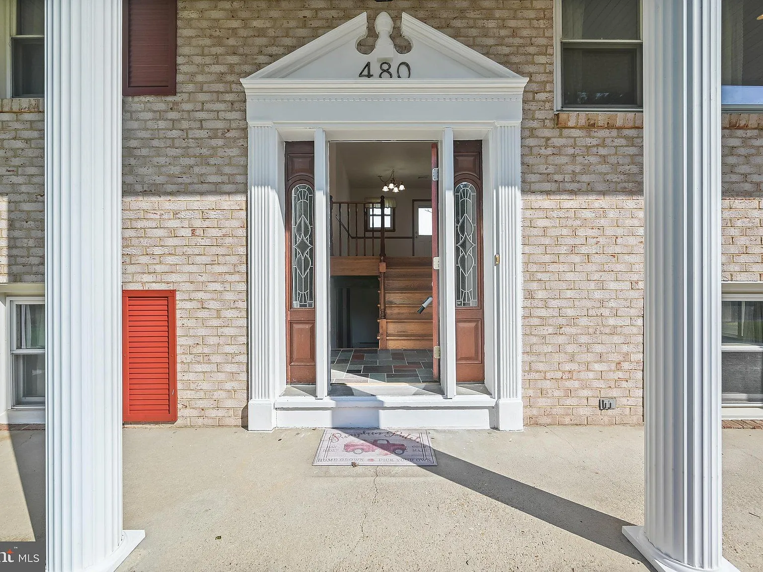 4 bed, 2.0 bath, 1812 sqft, $3,200 — Photo 2