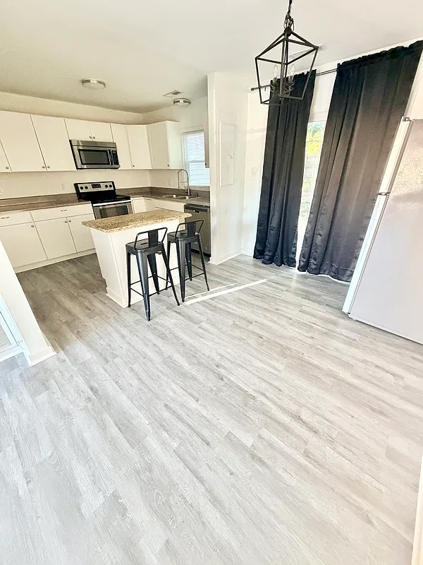 2 bed, 1.5 bath, 1000 sqft, $1,595 — Photo 4