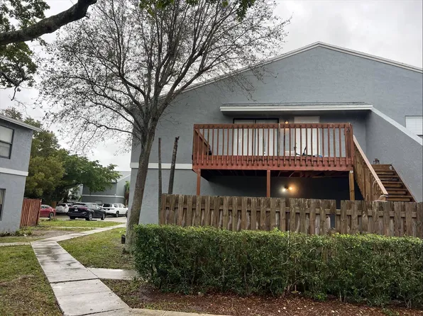 5 Crossings Circle #H, Boynton Beach, FL 33435
