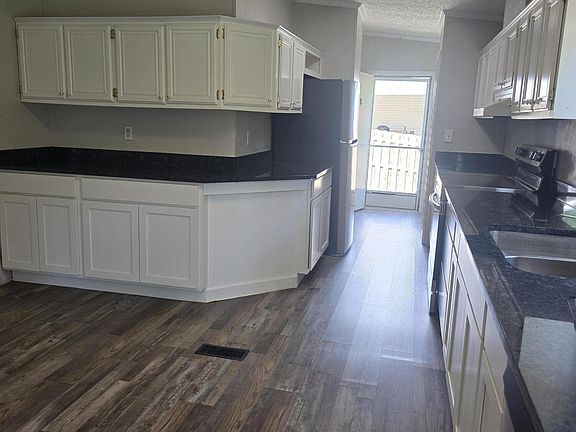 5th image of 21 Seven Oaks Dr