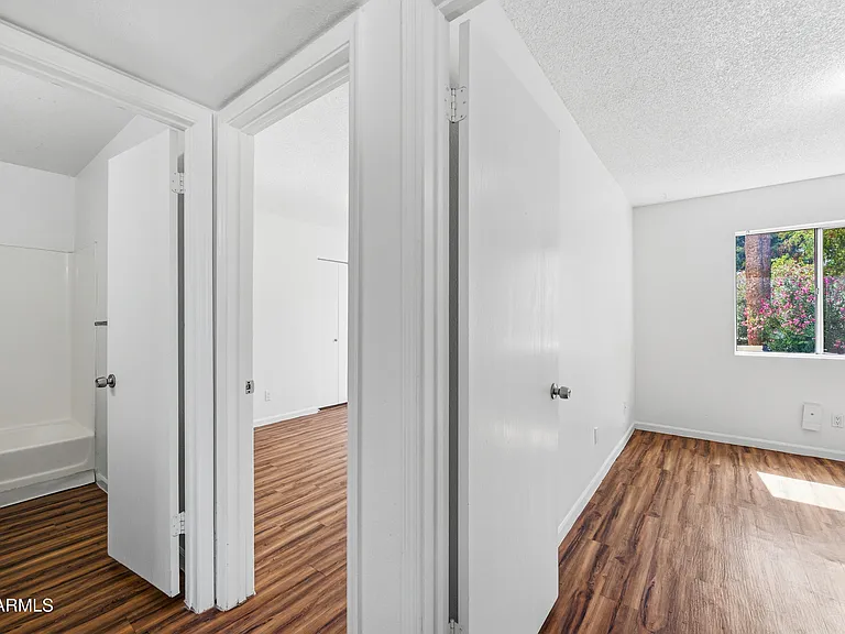 436 W Clark St #202 — Photo 10
