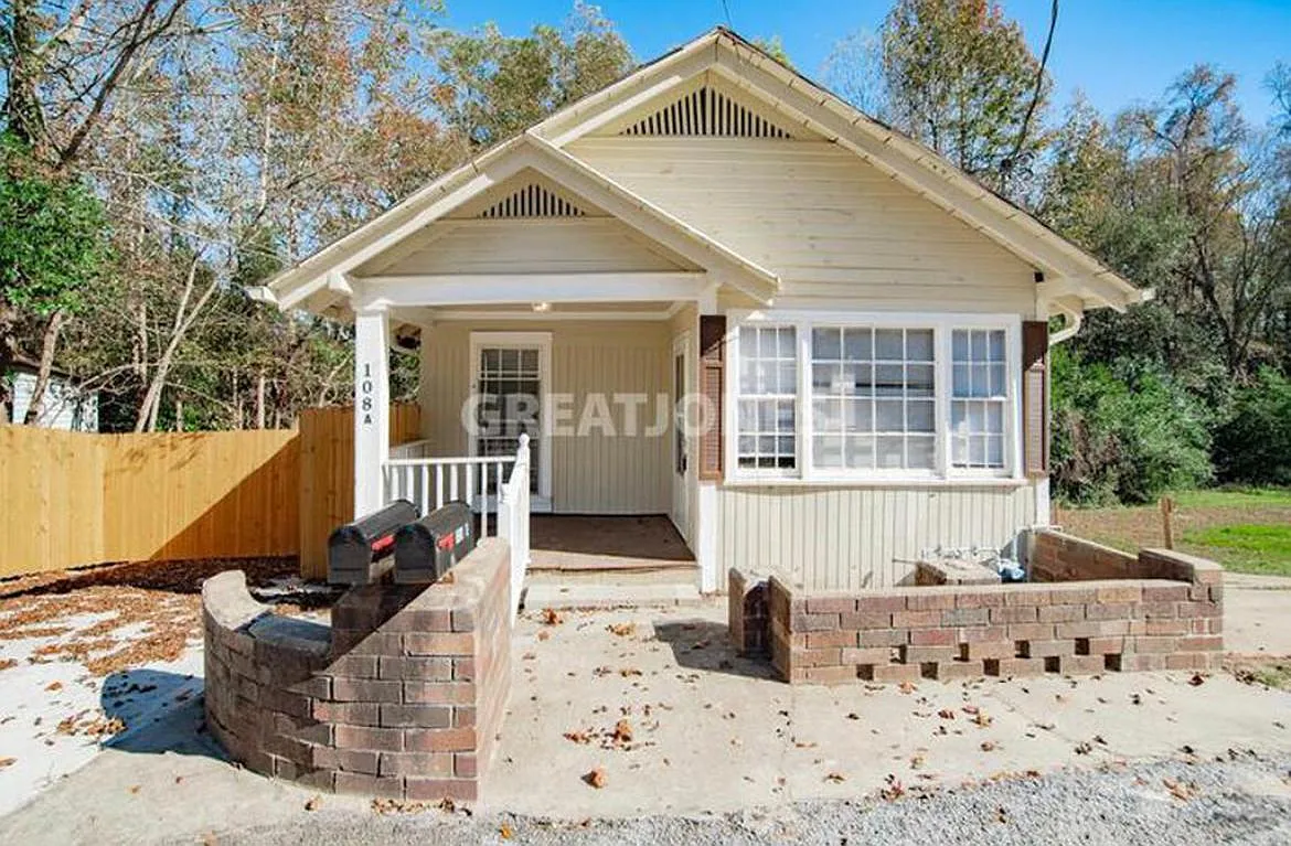 2 bed, 750 sqft, $775 — Photo 1
