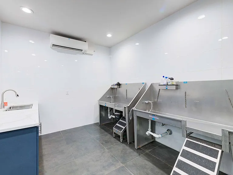 Make bath time easy with a convenient dog washing room designed for pet-friendly living.
