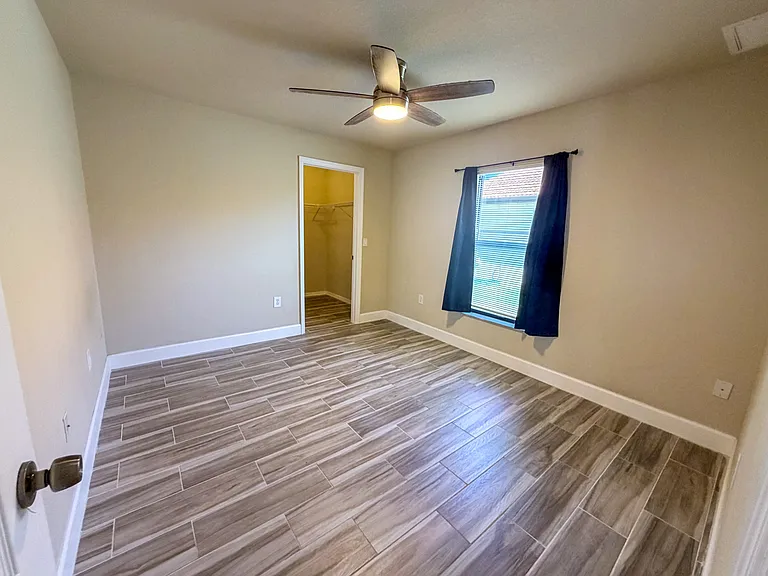 2110 SW 38th Ter — Photo 15