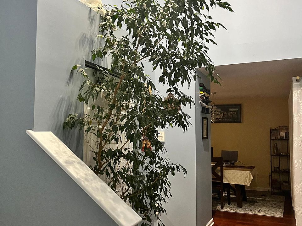 2nd image of 618 Turnberry Ln