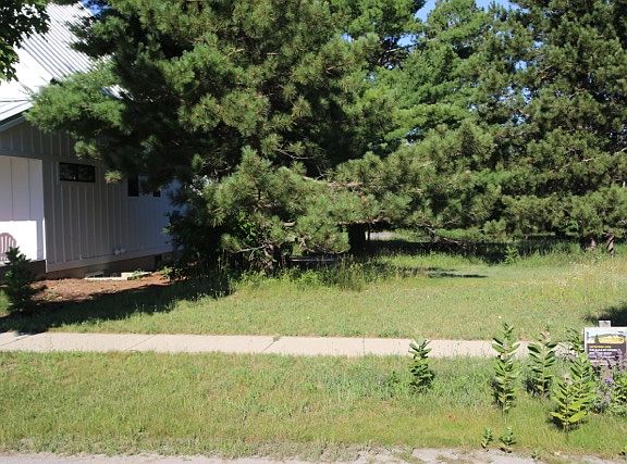 SE corner stake on Ontario