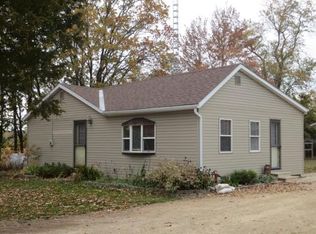 E11904 Side Rd, Baraboo, WI 53913