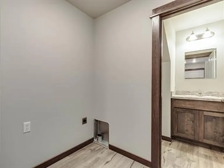 1307 Westwood Cir — Photo 7