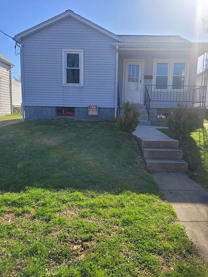 2 bed, 900 sqft, $950 — Photo 1
