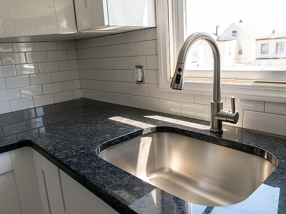 5th image of 107 Highland Ave #1