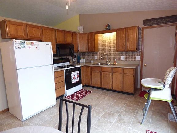 2nd image of 1727 Oatfield Ln