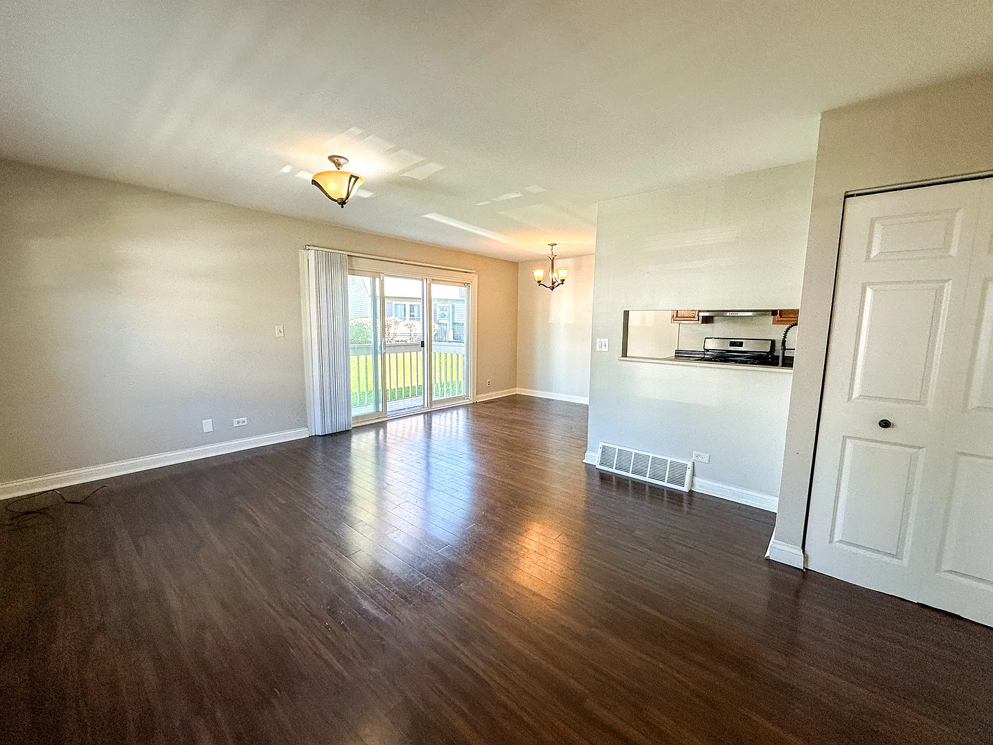 2 bed, 1000 sqft, $2,000 — Photo 2
