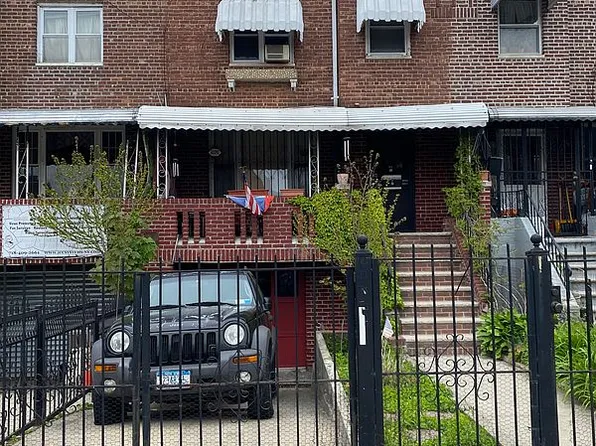 1169 White Plains Rd, Bronx, NY 10472