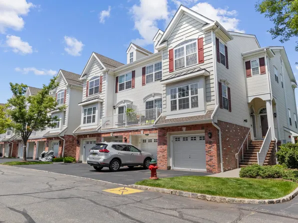 25 Bayside Dr, Bayonne, NJ 07002