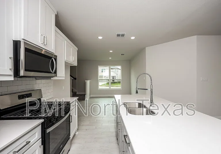 3006 Camellia St — Photo 10