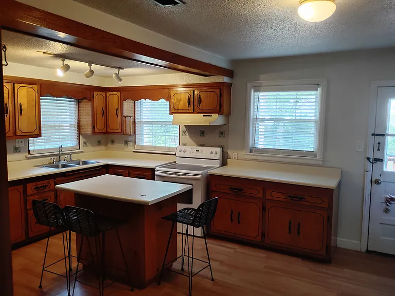 5416 Waters Dr — Photo 8