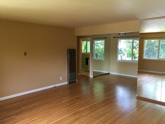 3rd image of 360 Waverley St APT 3