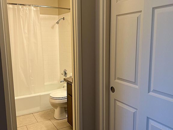 4th image of 2628 S 70th St #42