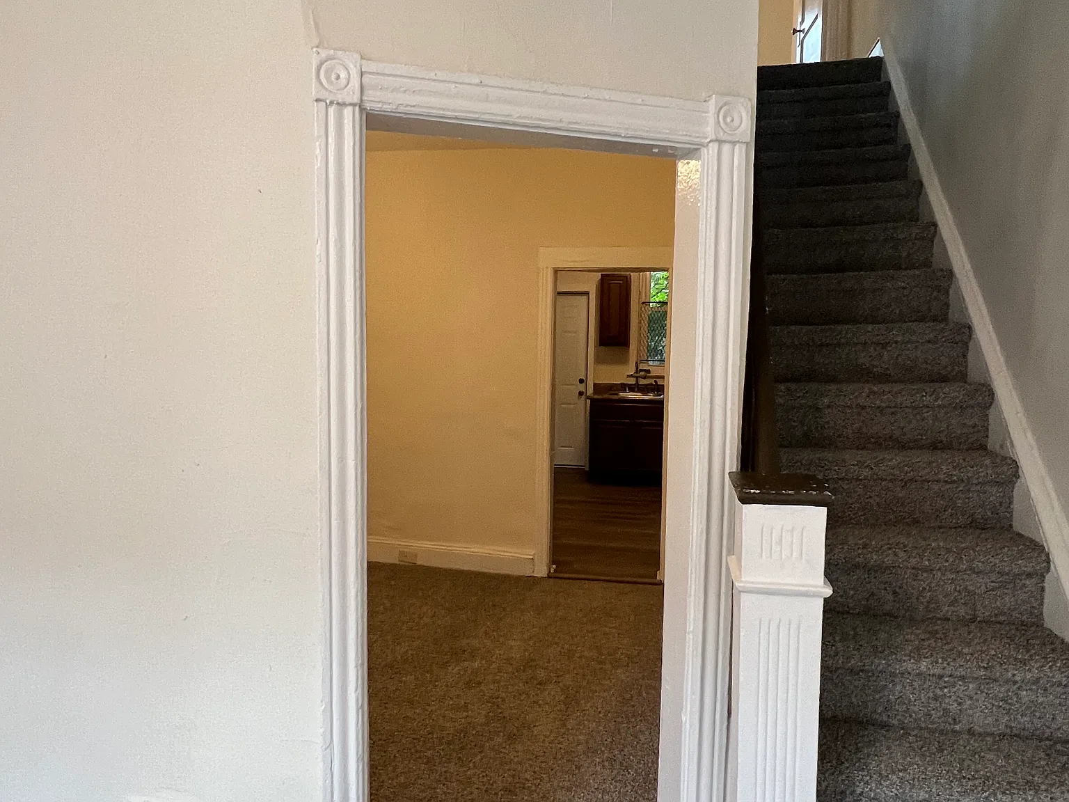 3 bed, 892 sqft, $1,375 — Photo 4