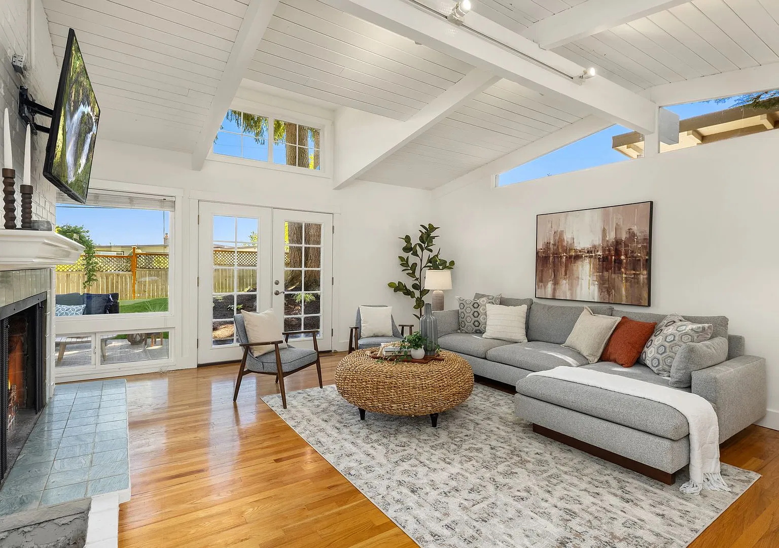 Spacious Enatai Home Near Lake Washington & Downtown Bellevue — Photo 4