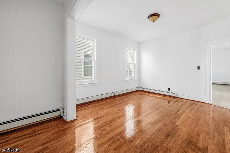 3 bed, 1.0 bath, $2,200 — Photo 2