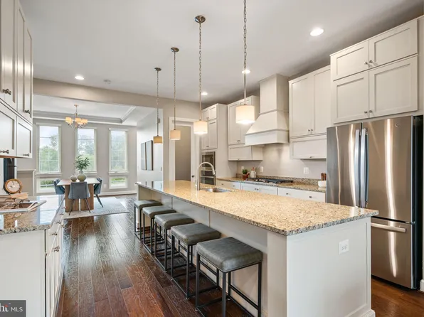 20396 Roslindale Dr, Ashburn, VA 20147