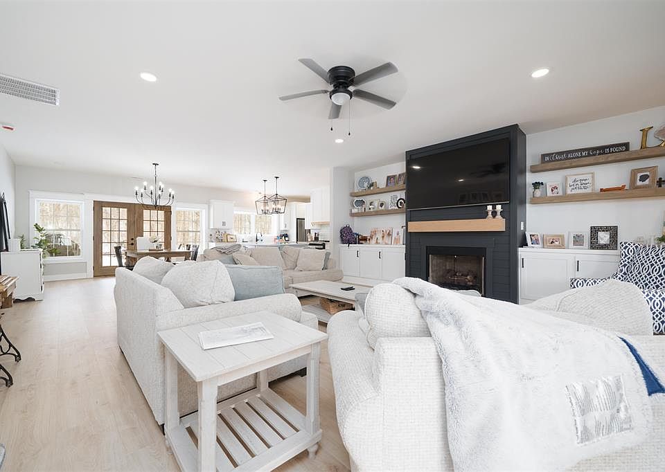 1st image of 1026 Toms Branch Rd