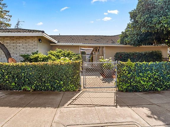 3rd image of 3260 Homestead Rd