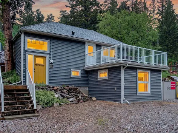 20526 E 24th Ave, Crowsnest Pass, AB T0K 0C0