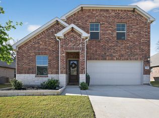 210 Briarwood Ln, Lake Dallas, TX 75065