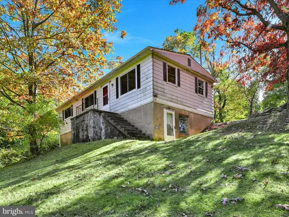 11 Rose Ln, Pottsville, PA 17901