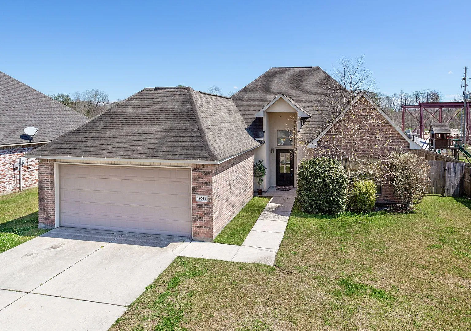 4 bed, 2300 sqft, $2,200 — Photo 1