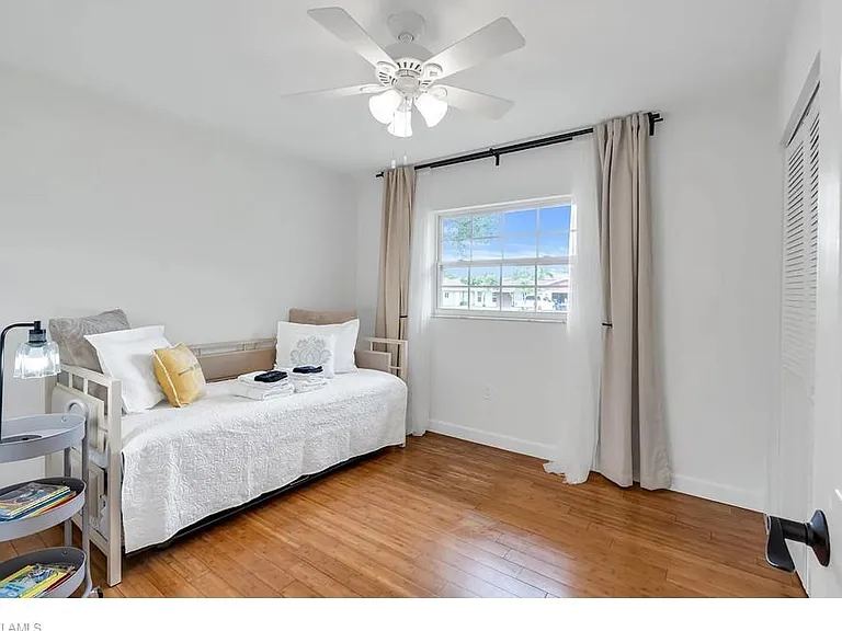 250 Willowick Dr — Photo 11