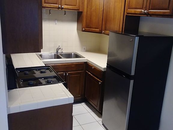 3rd image of 3753 S Barrington Ave APT 4
