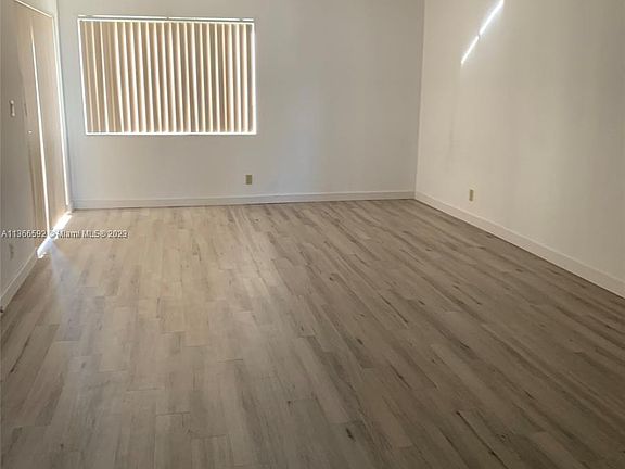 3rd image of 161 Lakeview Dr APT 201