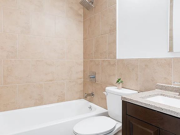 4th image of 301 Cathedral Pkwy #4D