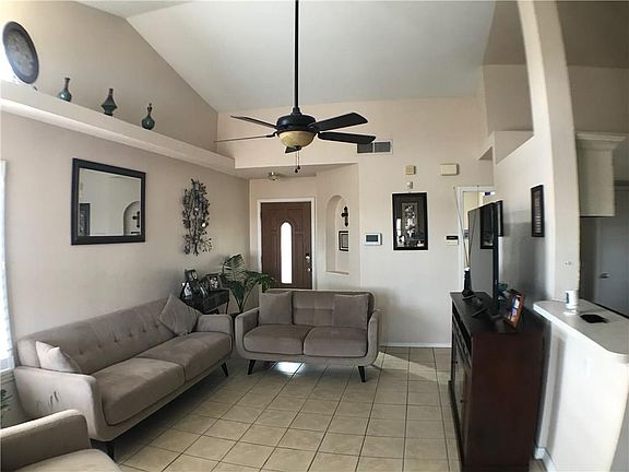 3rd image of 2412 Tierra Negra Dr