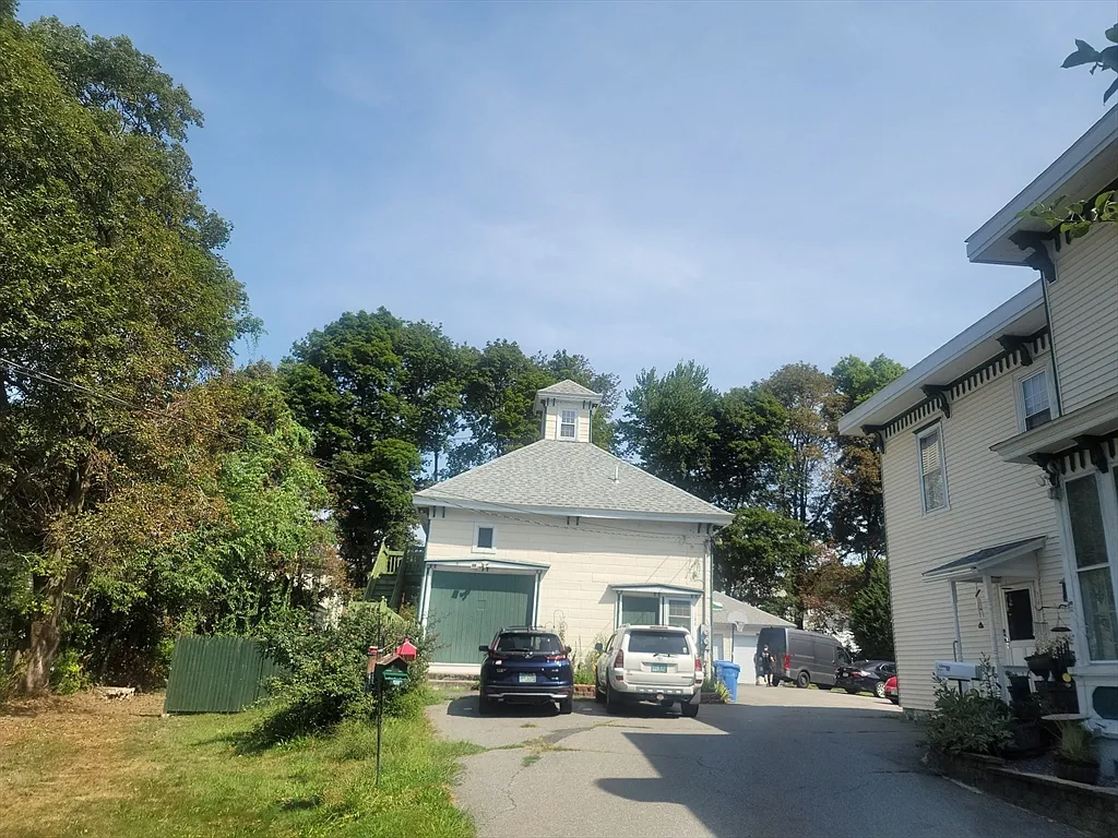1 bed, 1.0 bath, 756 sqft, $1,975 — Photo 1