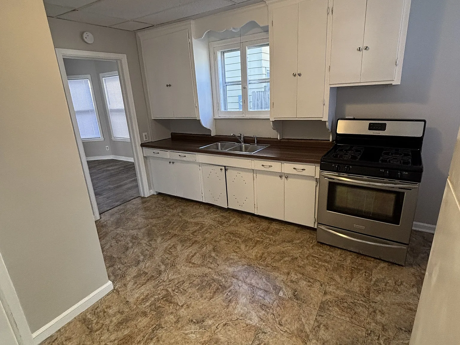 472 Case Ave — Photo 4