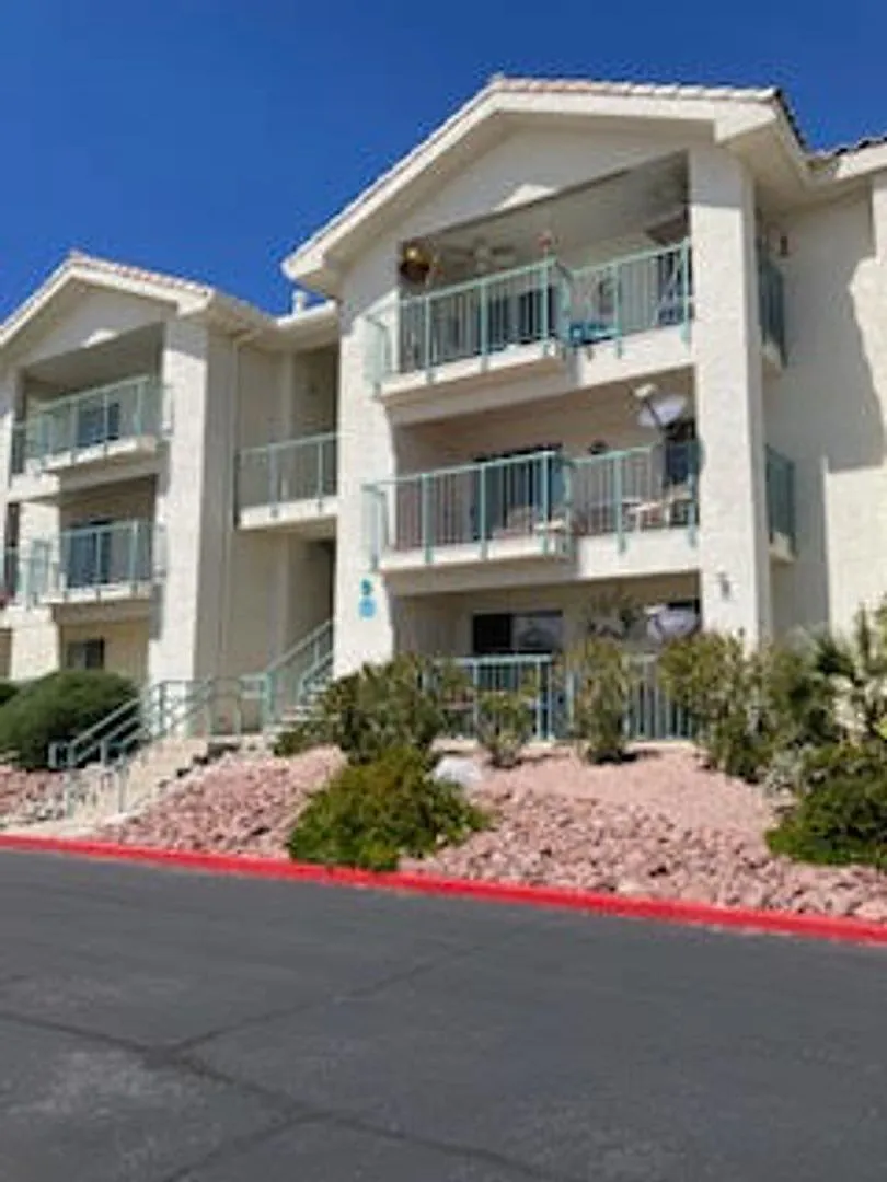 1 Bedroom Laughlin Condo in South Bay!! — Photo 1