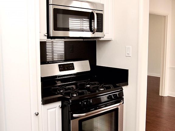 5th image of 9933 Robbins Dr APT 1