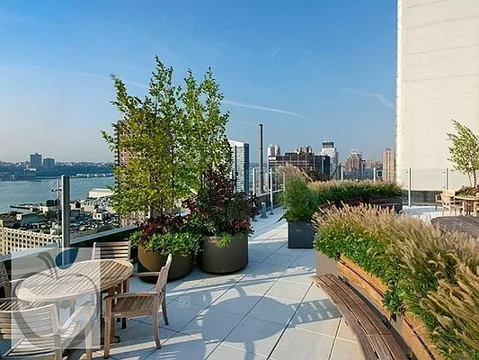 Rented by HOME RESIDENTIAL LLC | media 26