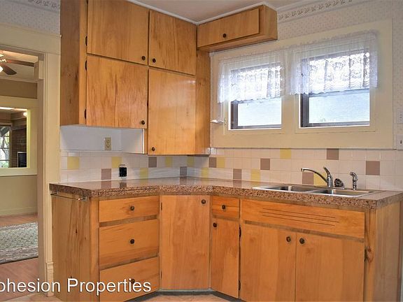 5th image of 1605 Arlington Ave #A
