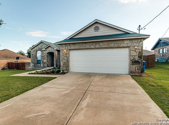 4th image of 106 Crestway