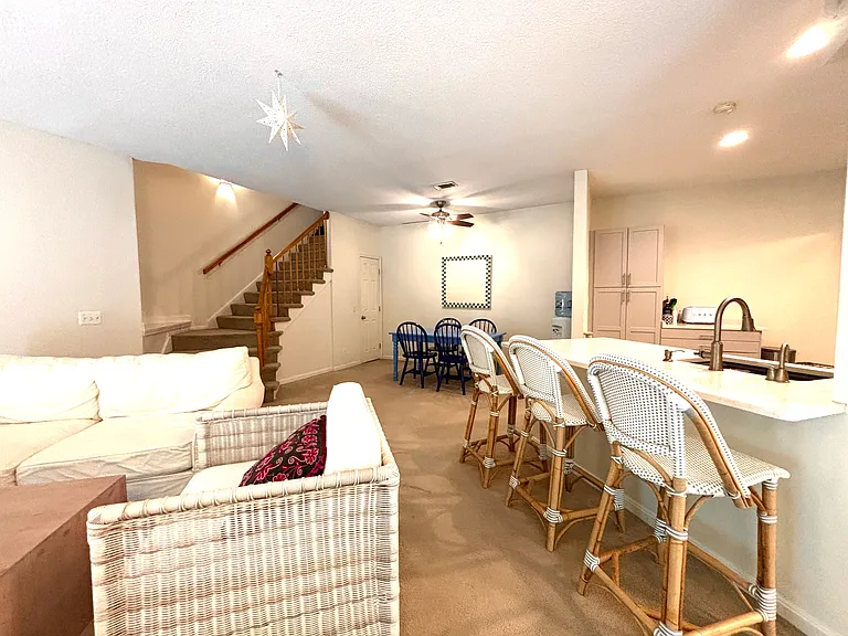 37 Bradford Commons Ln — Photo 13